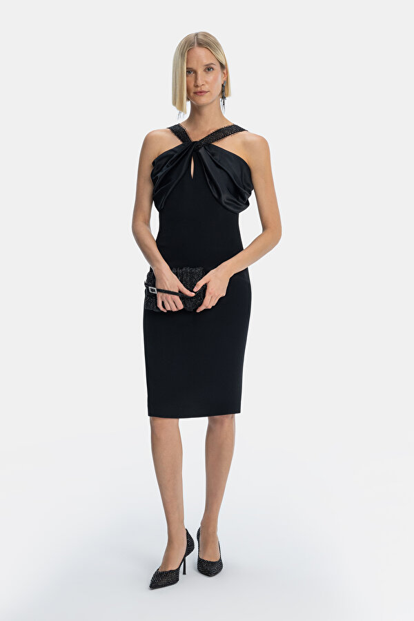 BLACK SLEEVELESS ABOVE THE KNEE DRESS
