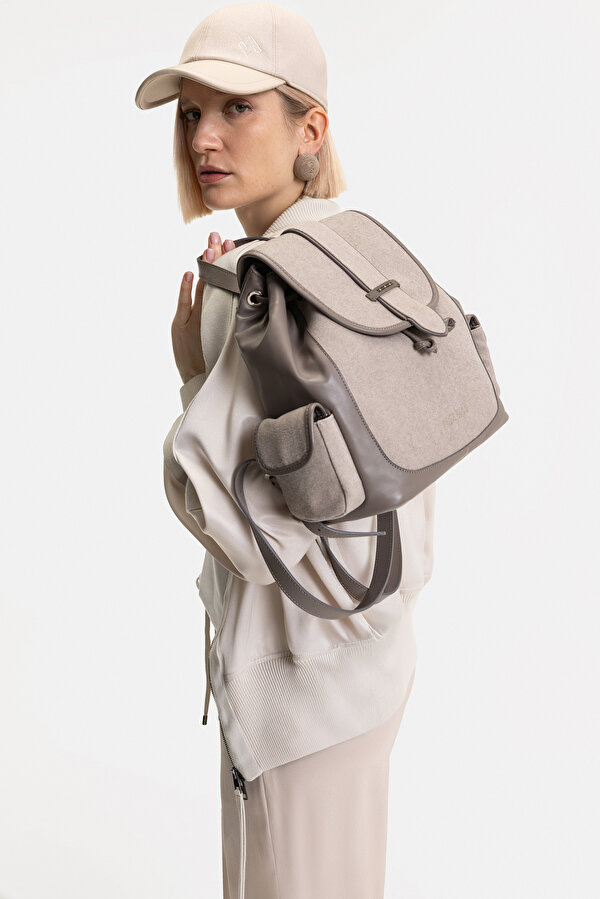 BEIGE UPRIGHT COLLAR SWEATSHIRT 6