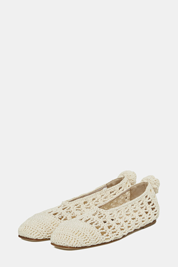 CREAM FLAT SHOES 2