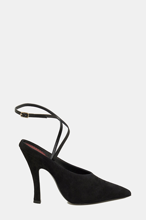 BLACK SHOE