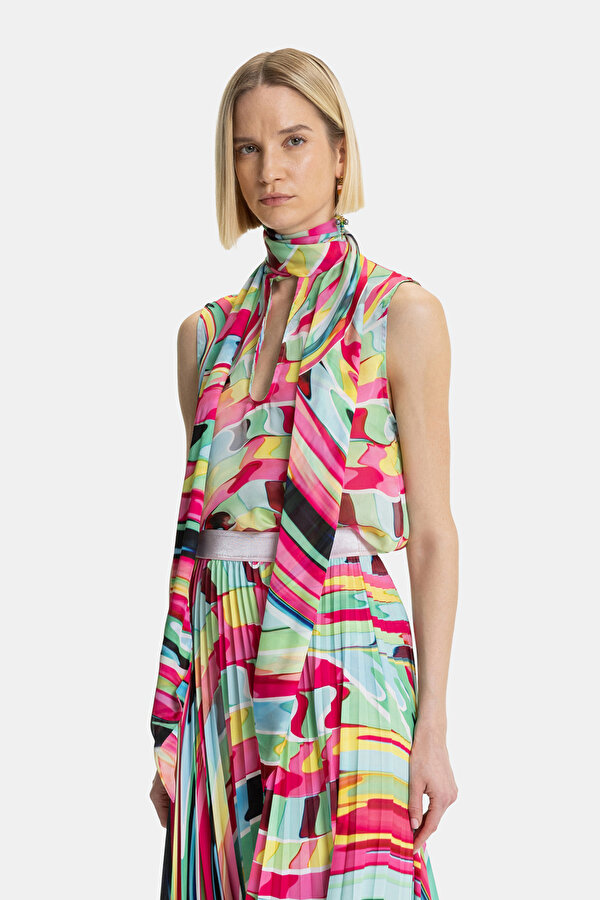 GREEN UPRIGHT COLLAR SLEEVELESS BLOUSE
