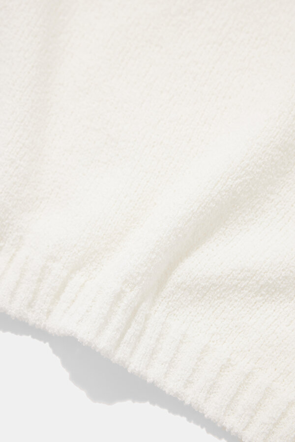 WHITE TRICOT 7