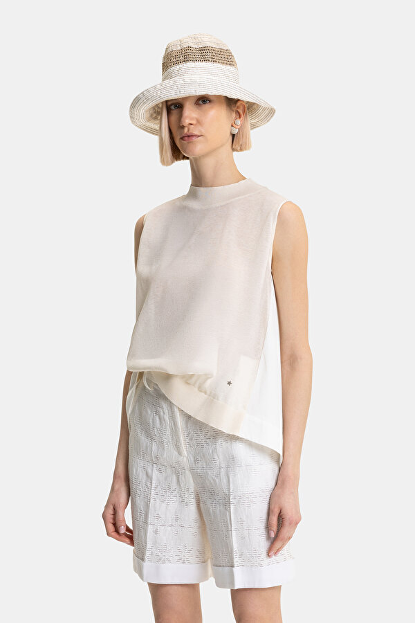 WHITE BASIC / ROUND NECKLINE SLEEVELESS BLOUSE
