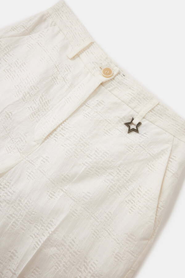 WHITE BERMUDA 6