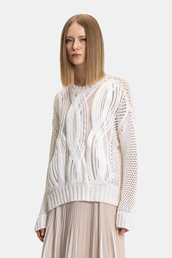WHITE BASIC / ROUND NECKLINE TRICOT