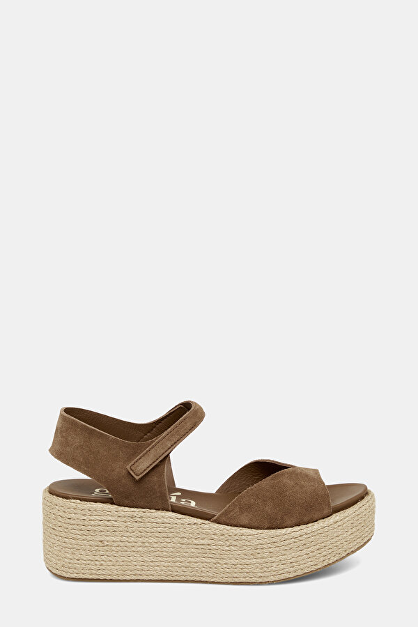 BROWN SANDALS