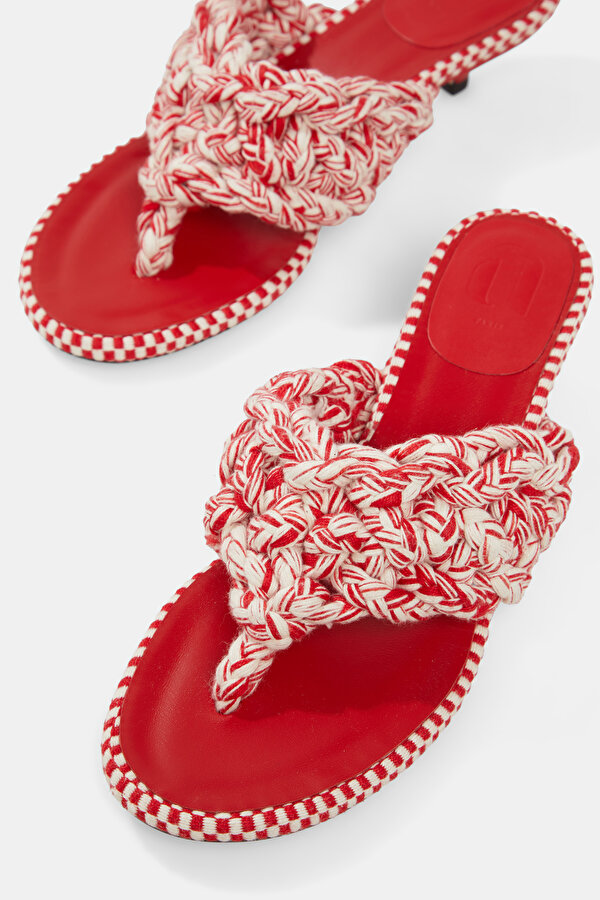 WHITE SLIPPER 7