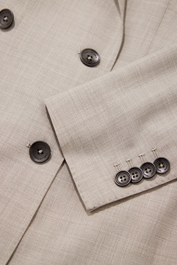 BEIGE SWALLOW COLLAR JACKET 11