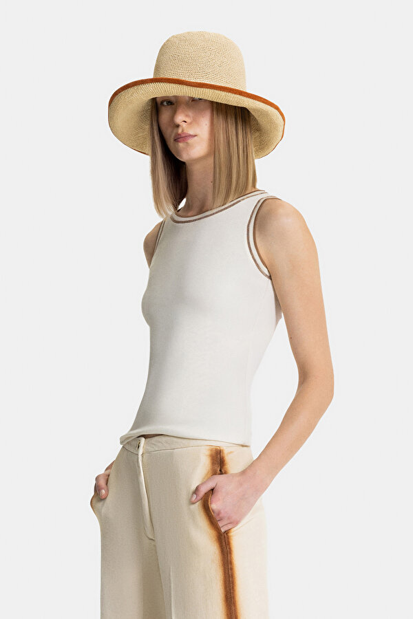 TAN BASIC / ROUND NECKLINE SLEEVELESS TSHIRT