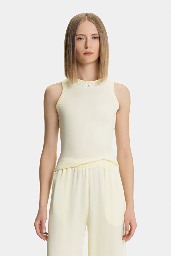 YELLOW BASIC / ROUND NECKLINE SLEEVELESS TSHIRT