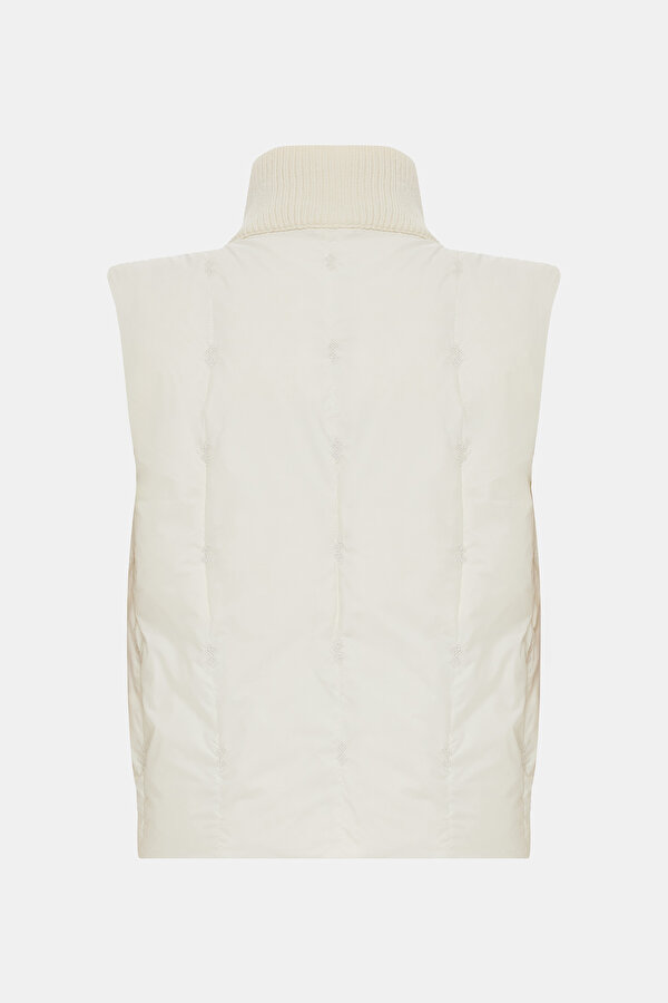 ECRU UPRIGHT COLLAR VEST 2