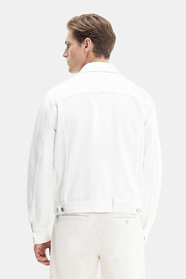 WHITE COAT 2