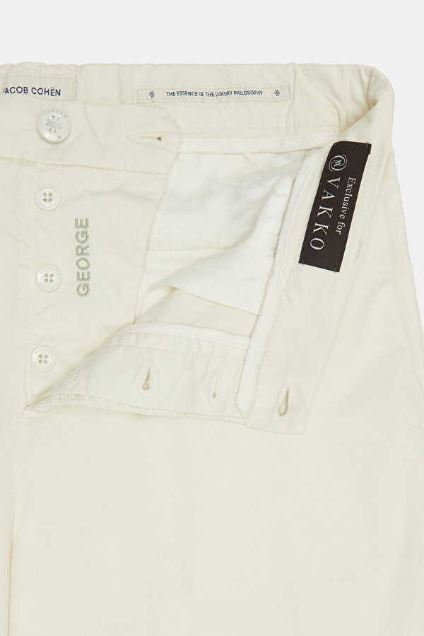 WHITE COTTON ELASTANE BERMUDA 11