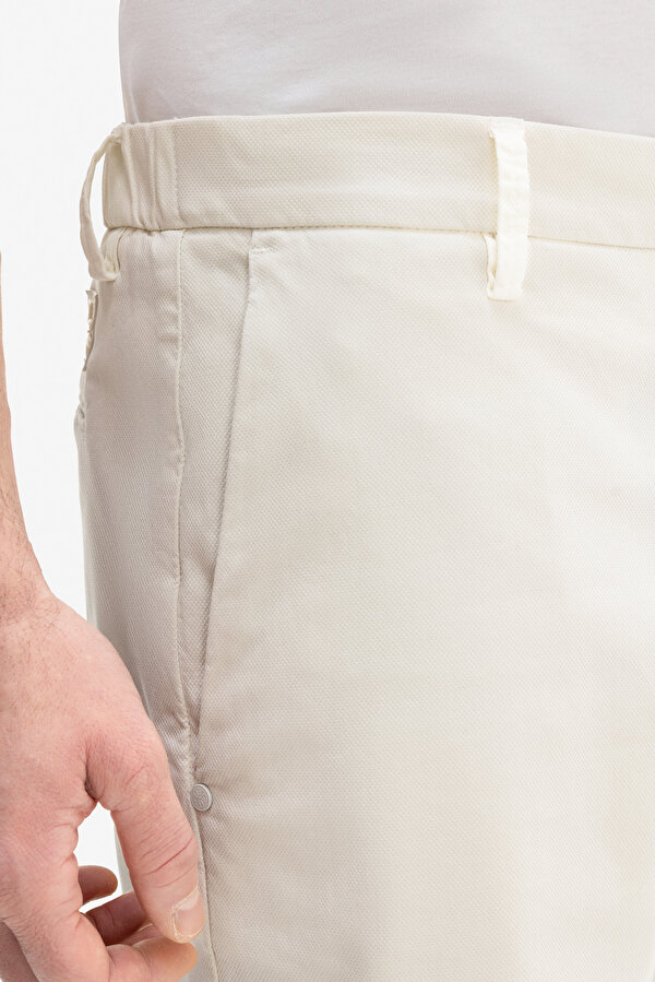 WHITE COTTON ELASTANE BERMUDA 6