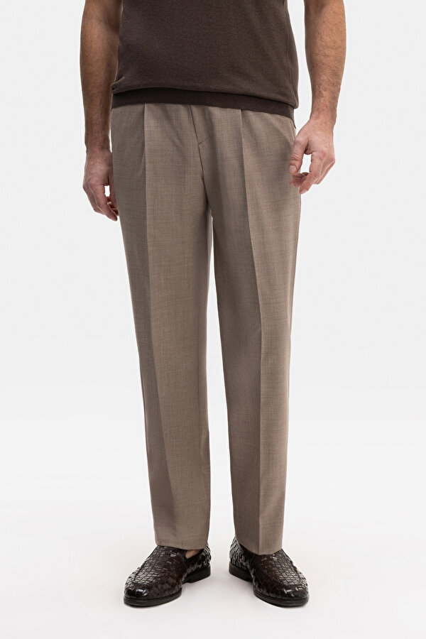 BEIGE TROUSERS 2