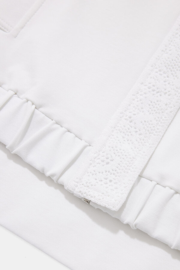 WHITE BASIC / ROUND NECKLINE SWEATSHIRT 12