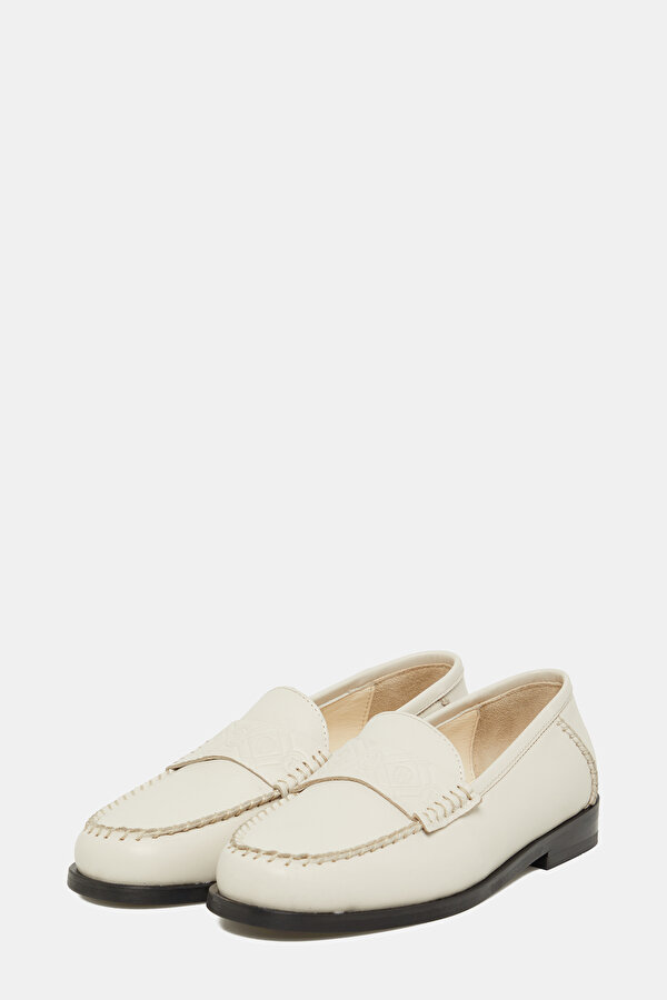 ECRU MONOGRAM LEATHER SHOE 2
