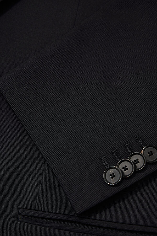 SUIT 12