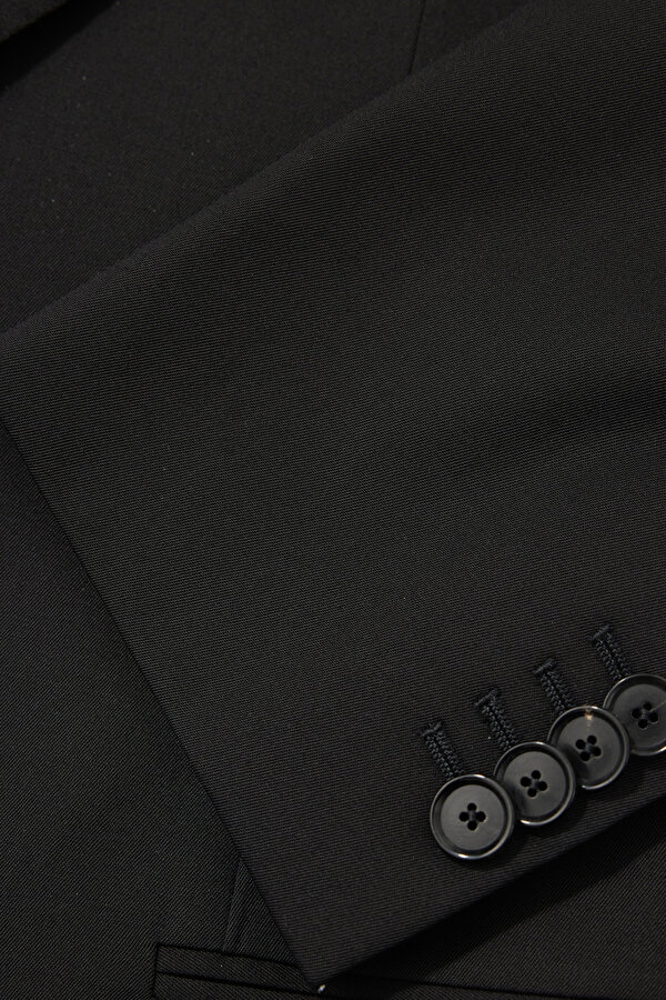 SUIT 12