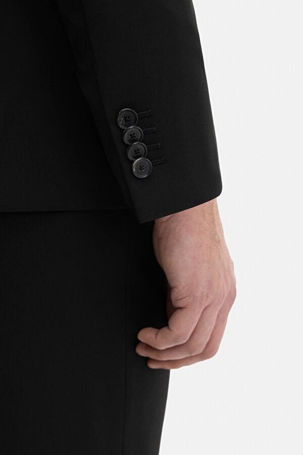 SUIT 6