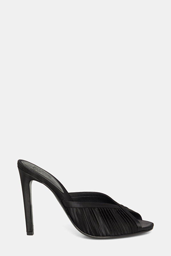 BLACK SHOE