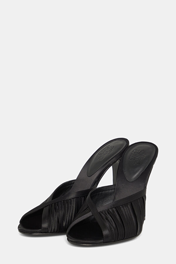 BLACK SHOE 2