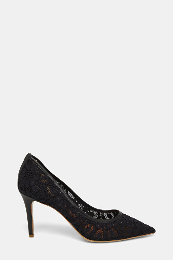 BLACK LACY LACE SHOE