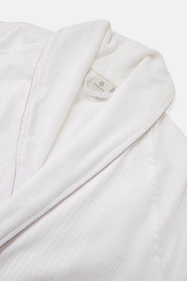 BATHROBE 7