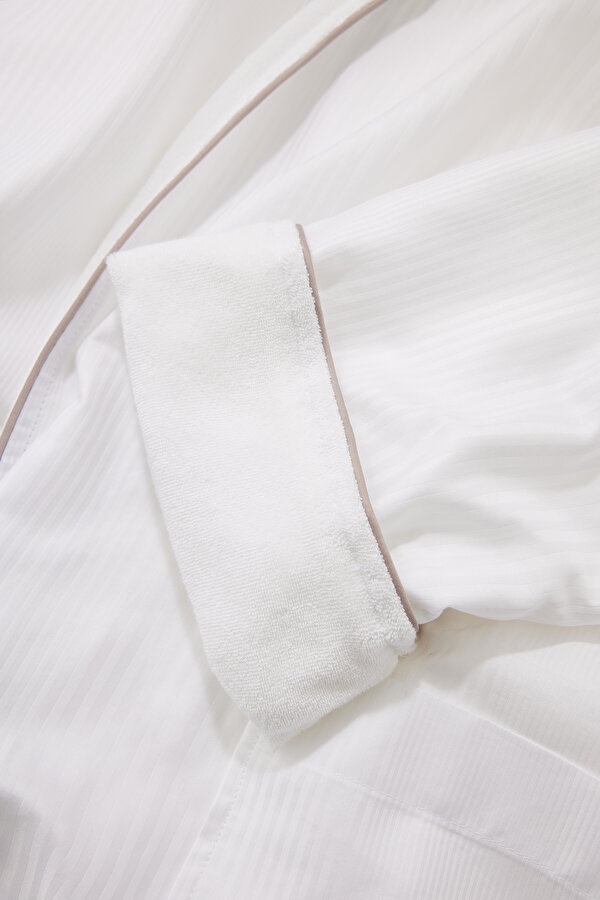 BATHROBE 11