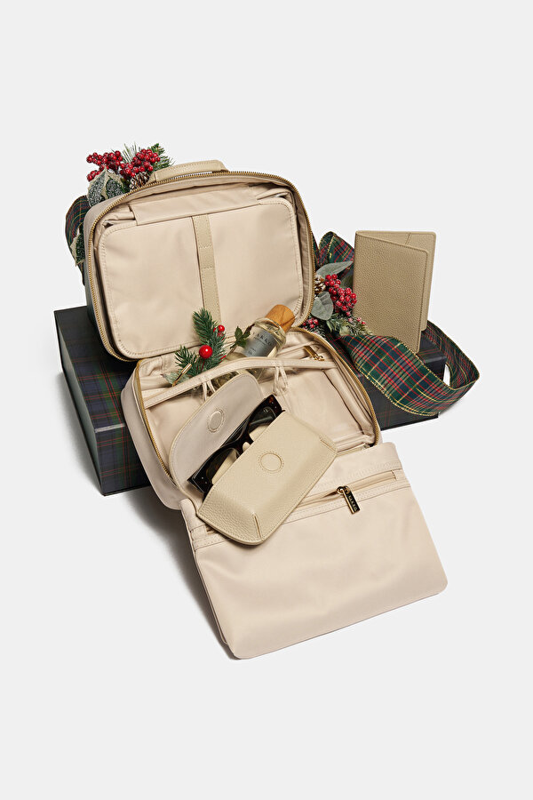 WOMEN'S TRAVEL GIFT SET