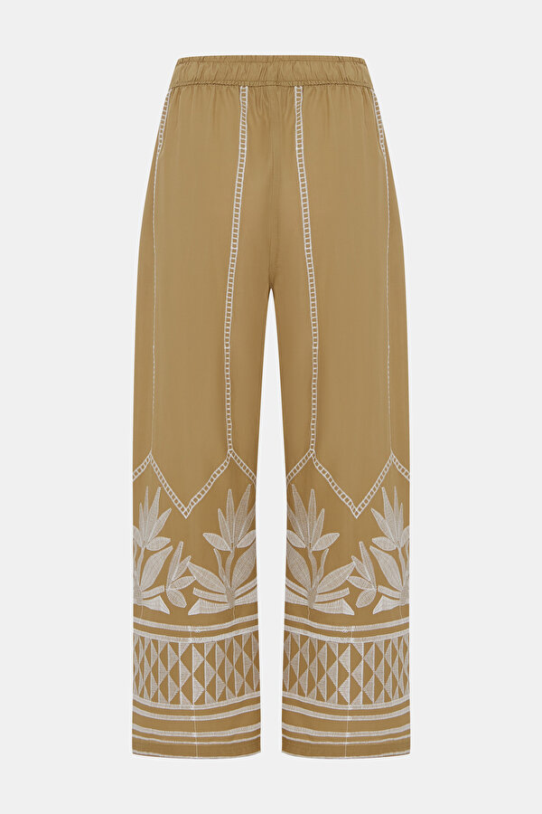 BEIGE TROUSERS 2
