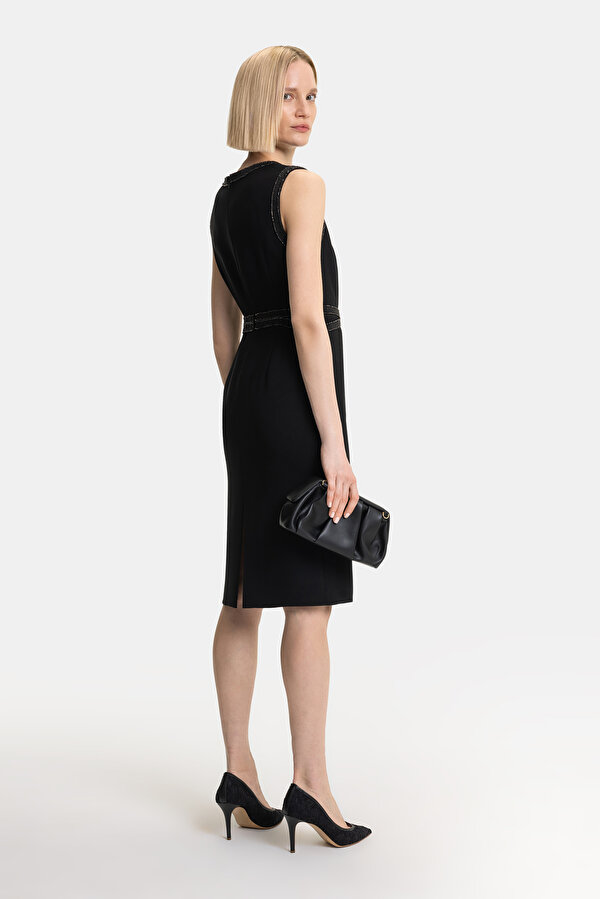 BLACK SLEEVELESS BELOW THE KNEE DRESS 2