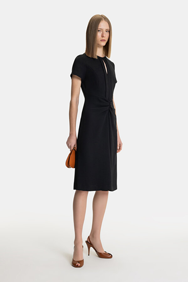 BLACK SHORT SLEEVE BELOW THE KNEE DRESS