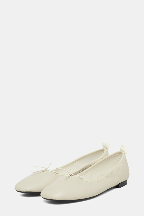 LIGHT CREAM FLAT SHOES 2