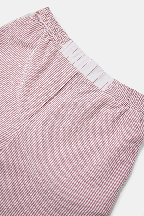 RED STRIPED ABOVE THE KNEE BERMUDA 6