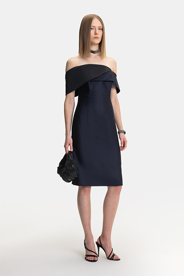 BLACK SLEEVELESS ABOVE THE KNEE DRESS
