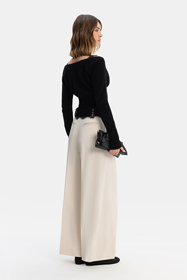 BLACK LACY TRICOT 6