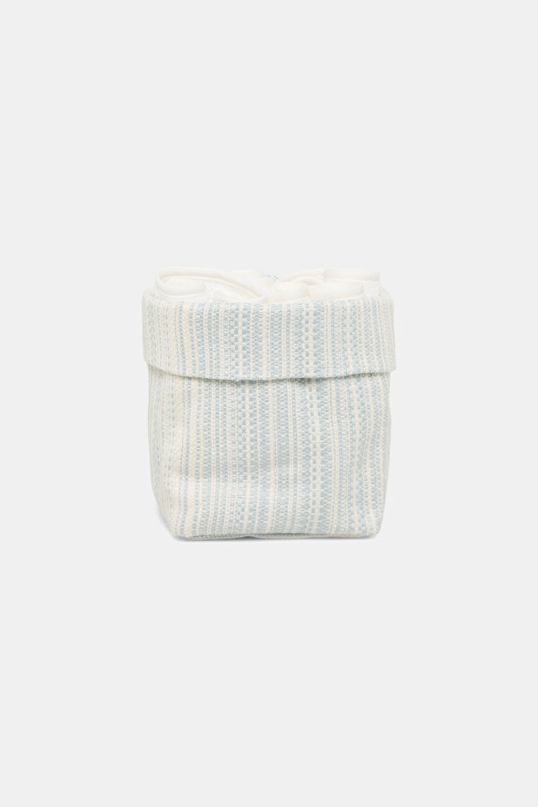 POUCH WITH TOWEL