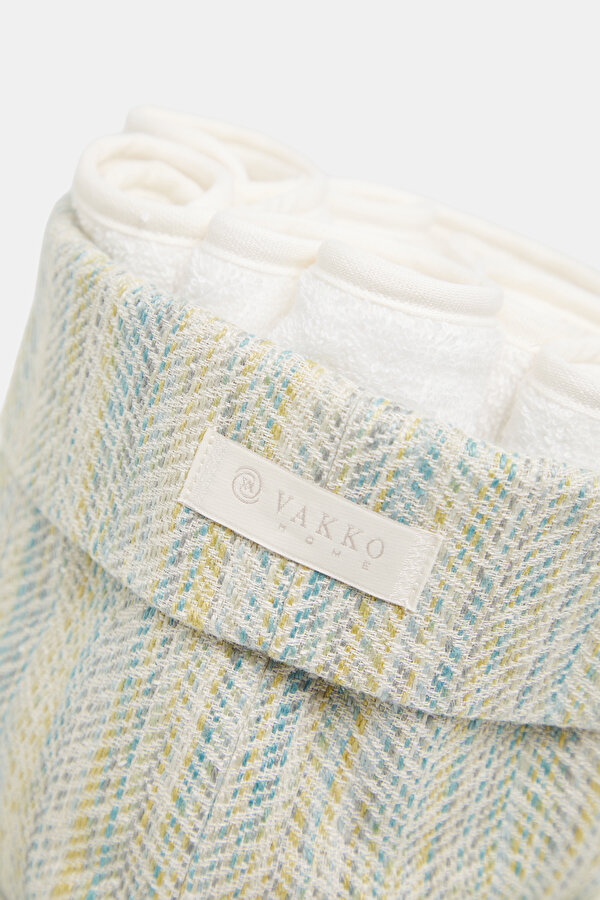 POUCH WITH TOWEL 2