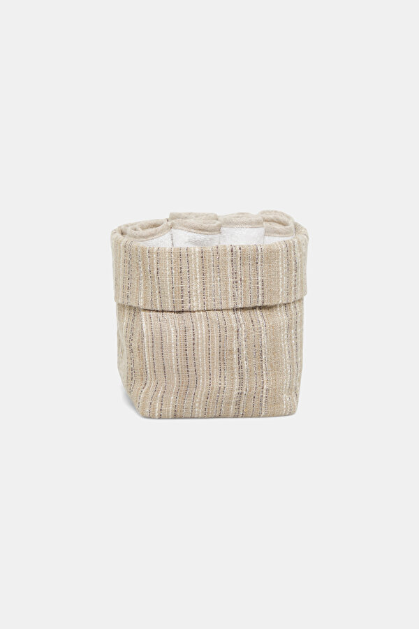 POUCH WITH TOWEL