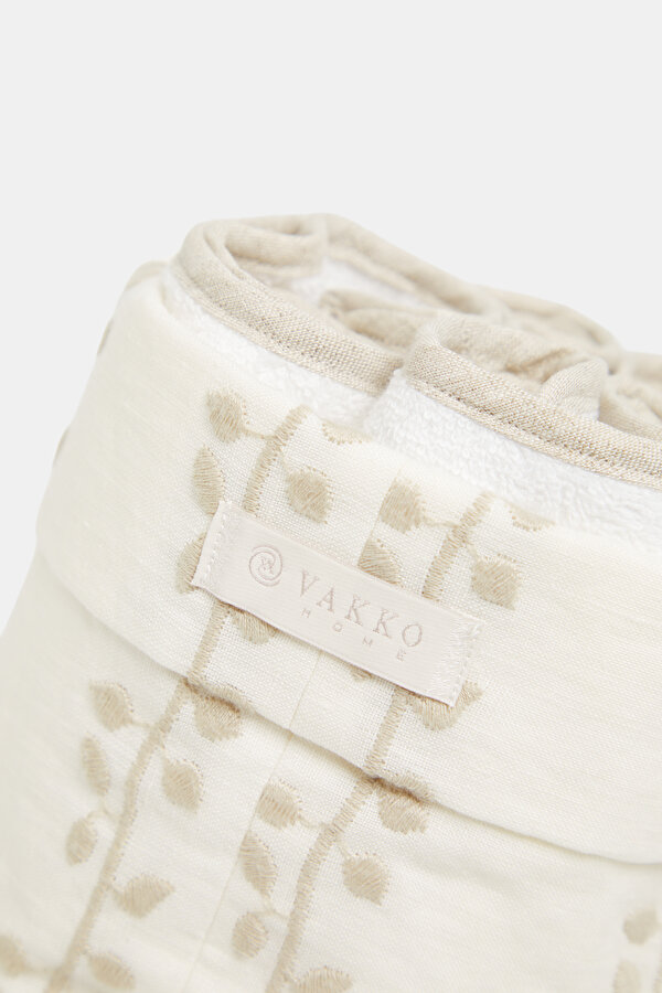 POUCH WITH TOWEL 2