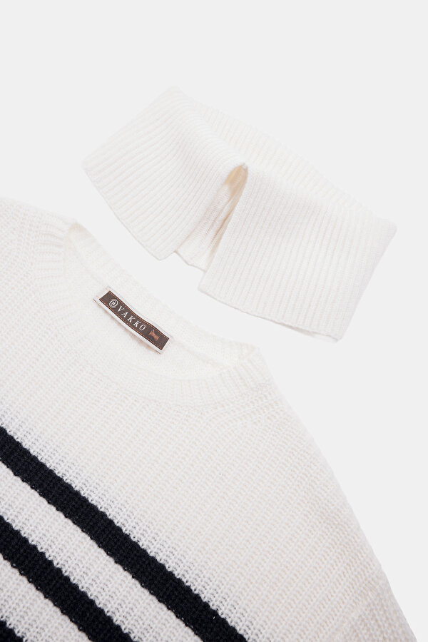 NAVY BLUE UPRIGHT COLLAR TRICOT 11