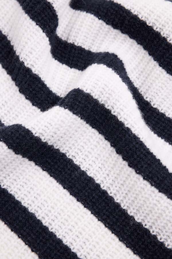 NAVY BLUE UPRIGHT COLLAR TRICOT 12