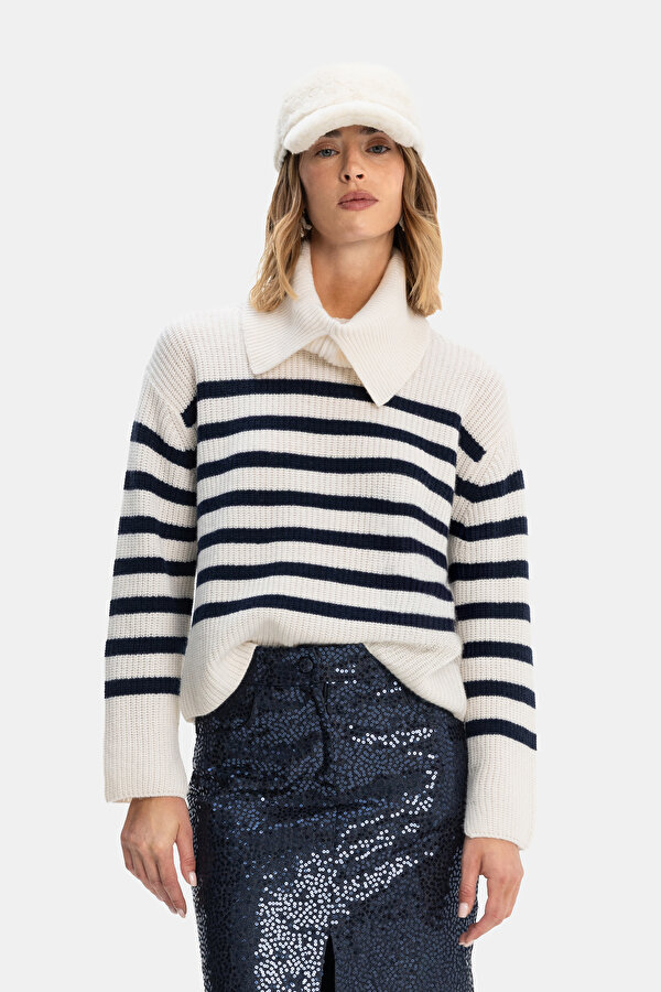 NAVY BLUE UPRIGHT COLLAR TRICOT