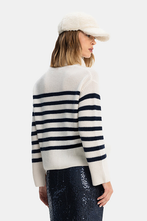 NAVY BLUE UPRIGHT COLLAR TRICOT 2
