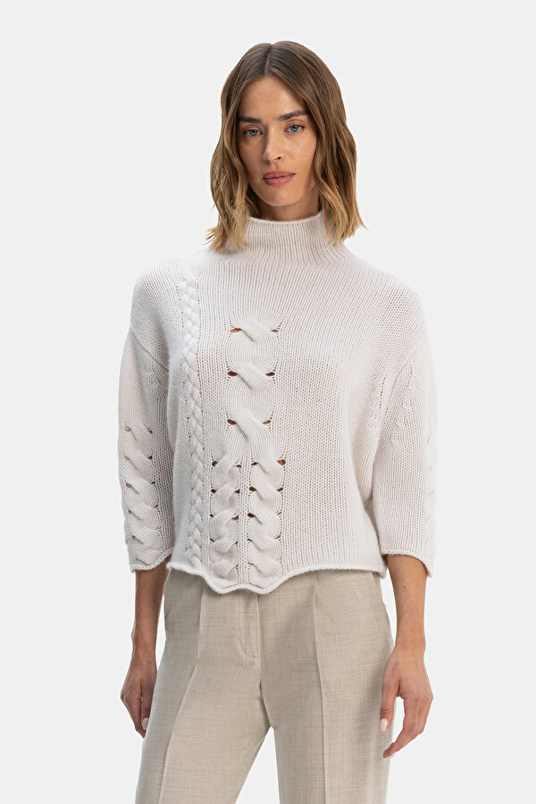 ECRU UPRIGHT COLLAR TRICOT