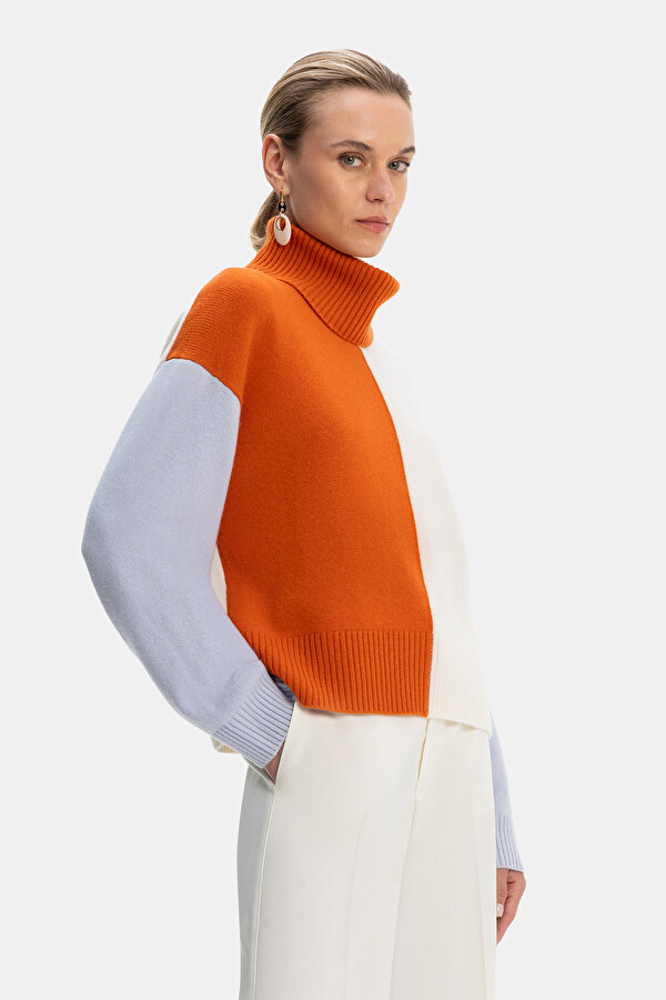 ECRU UPRIGHT COLLAR TRICOT