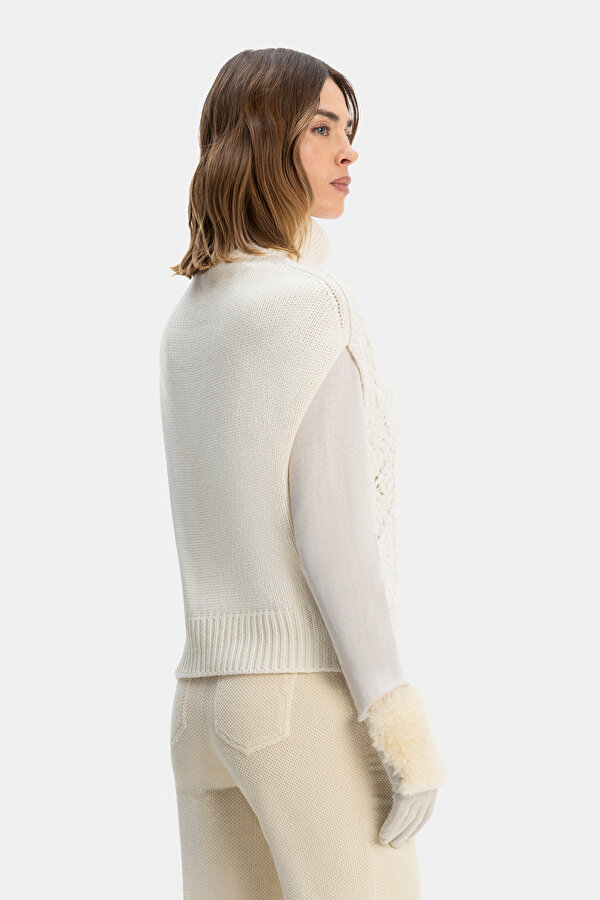 ECRU UPRIGHT COLLAR 2