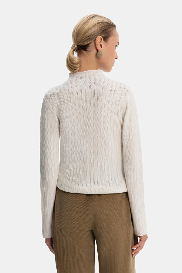 ECRU UPRIGHT COLLAR 2