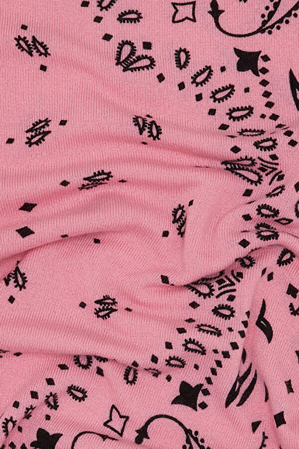 PEMBE DESENLİ EŞARP 2